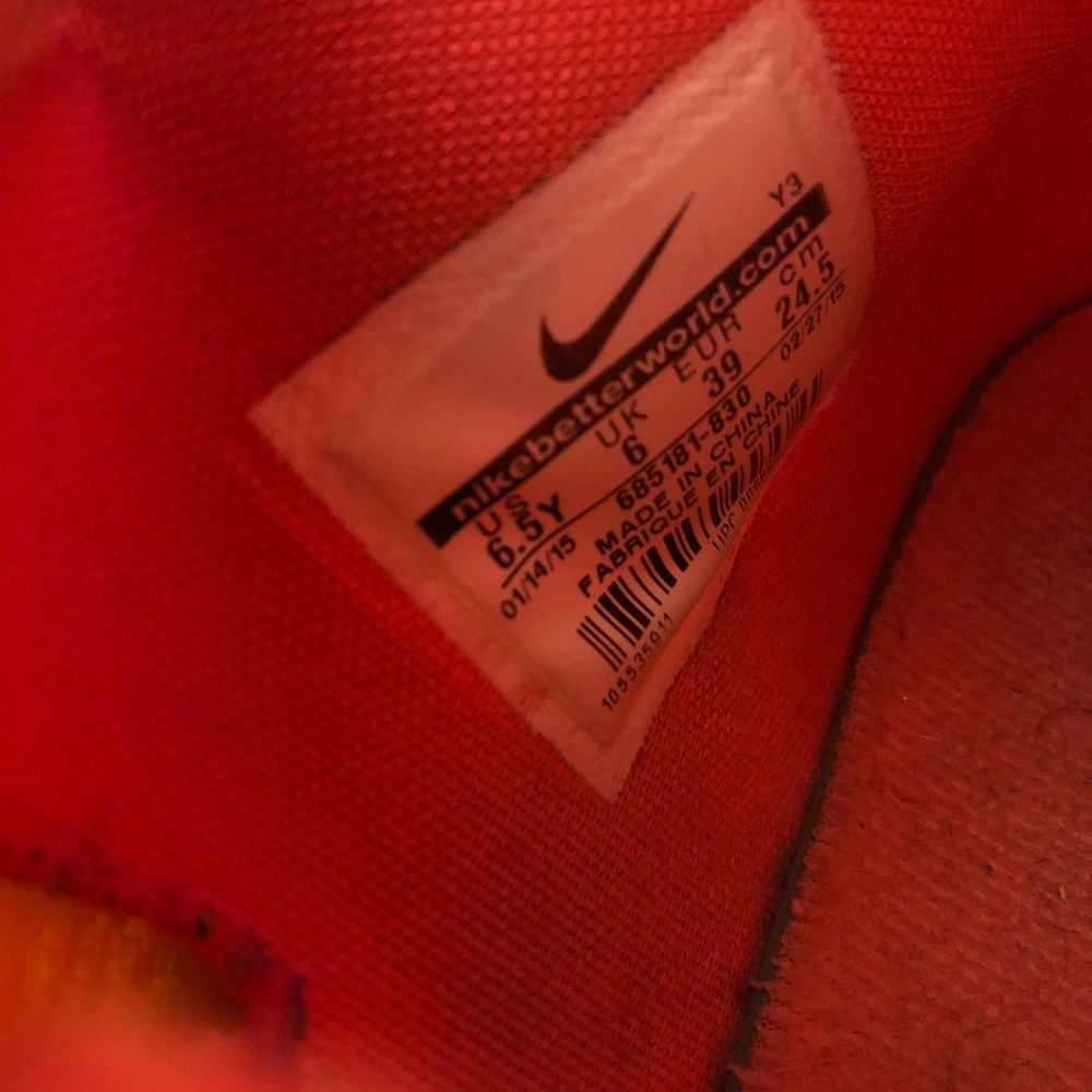 Nike’s - Picture 4 of 7